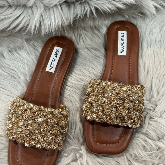 Steve Madden Women’s Triangle Stones Encrusted Rokky Slide Sandals.NEW - Picture 2 of 5